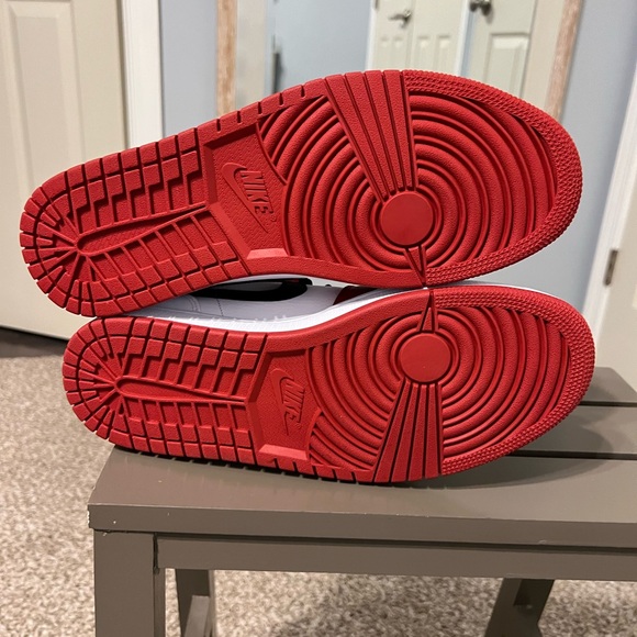 Air Jordan 1 Mid - Picture 7 of 8